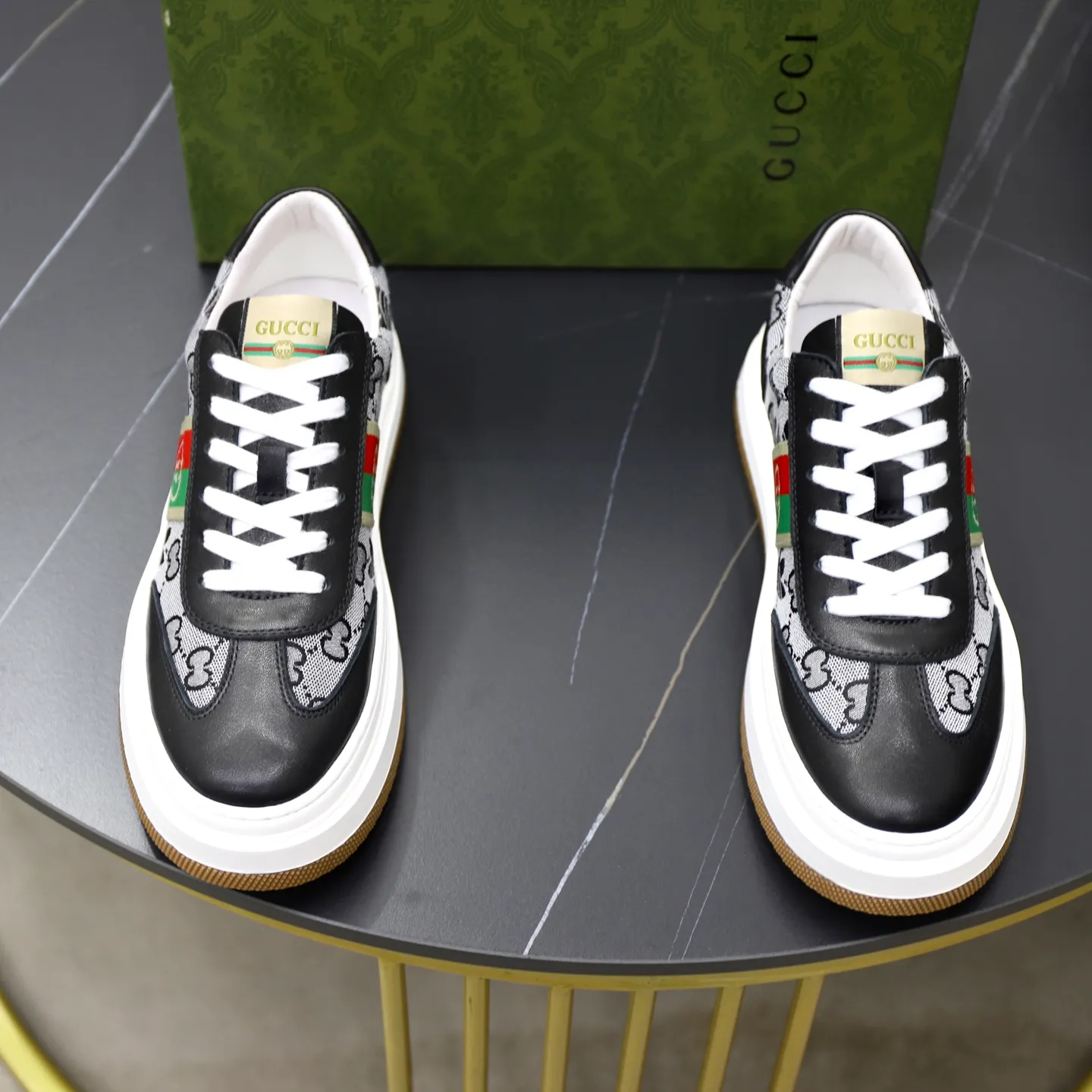Ex-factory price: 420💰🙅‍♂️🙅‍♂️🙅‍♂️ Brand: GUCCI Standard code: 38–44 (45 can be customized) Grade: Same as the official website Material: Original cowhide fabric Comfortable pigskin lining Lightweight wear-resistant outsole Style category: Men's fashionable casual shoes and boots Running sneakers Distinguished luxury brand elements Top luxury Color: actual picture color